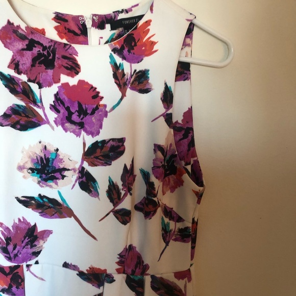 BEAUTIFUL FLORAL DRESS 🌸 - Picture 3 of 5